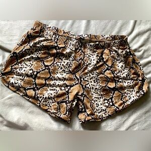 Fashion nova snake print shorts
